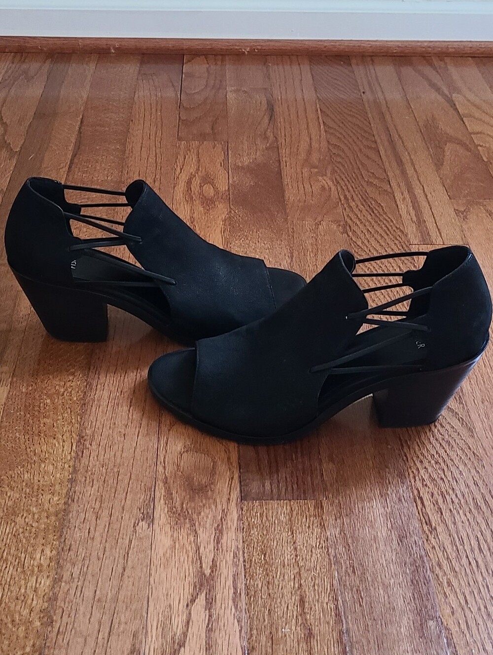Eileen Fisher Black Leather Peep Toe Cutout Block Heel Sandals 8.5